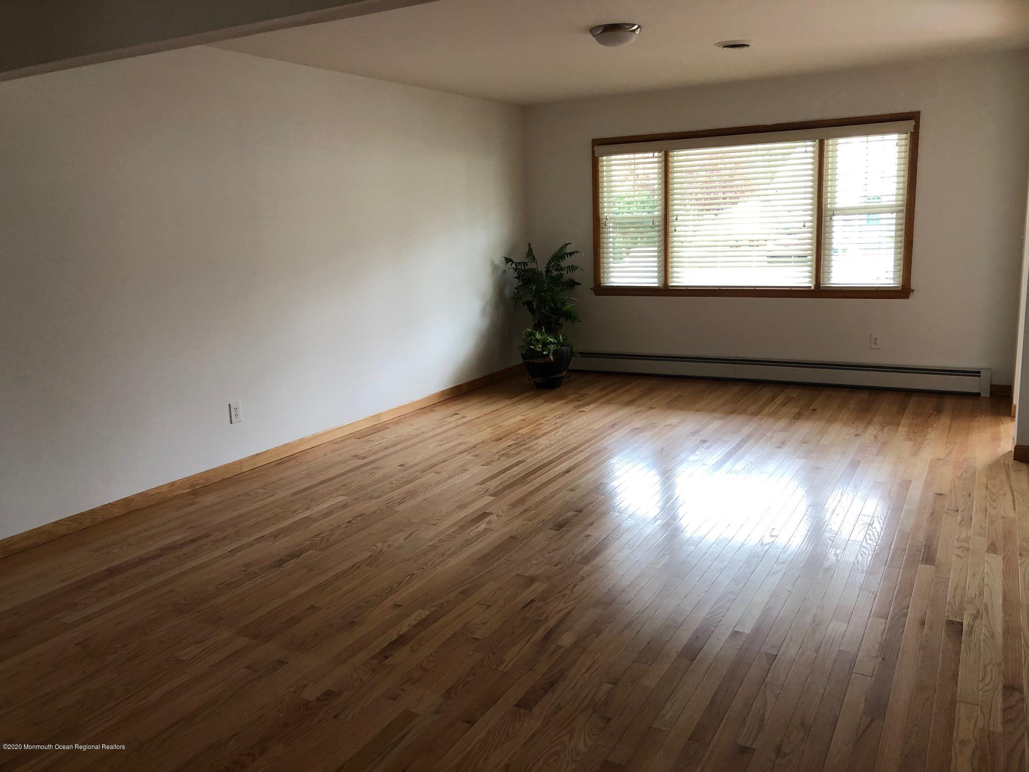 34 Oakfield Road Toms River, NJ 08757 - Photo 5 of 8 GLEAMING HARDWOOD FLOORS