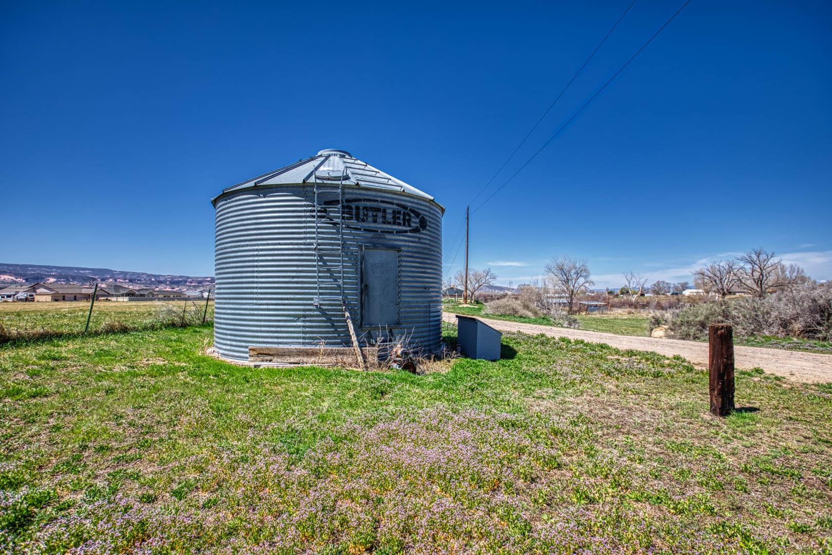1179 17 Road Fruita, CO 81521 - Photo 7 of 36 a view of a bird bath