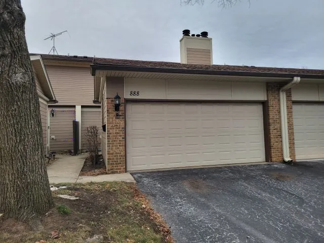 $320,000 | 888 Swan Boulevard, Deerfield, IL 60015