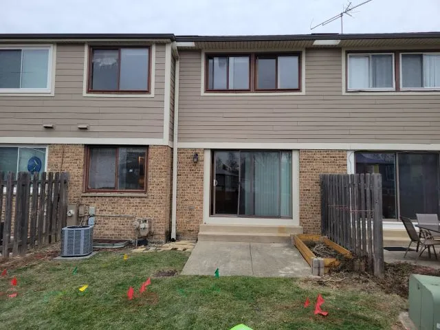 $320,000 | 888 Swan Boulevard, Deerfield, IL 60015