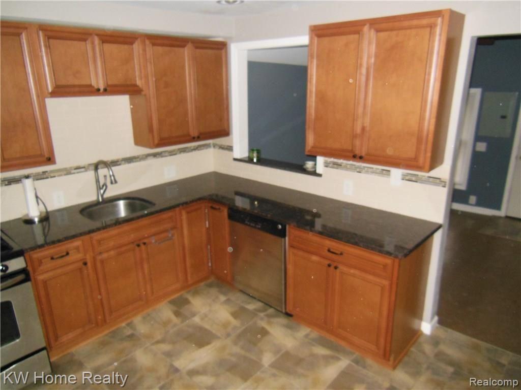 2106 Leitch Road Ferndale, MI 48220 - Photo 6 of 19 Gallery Image 6