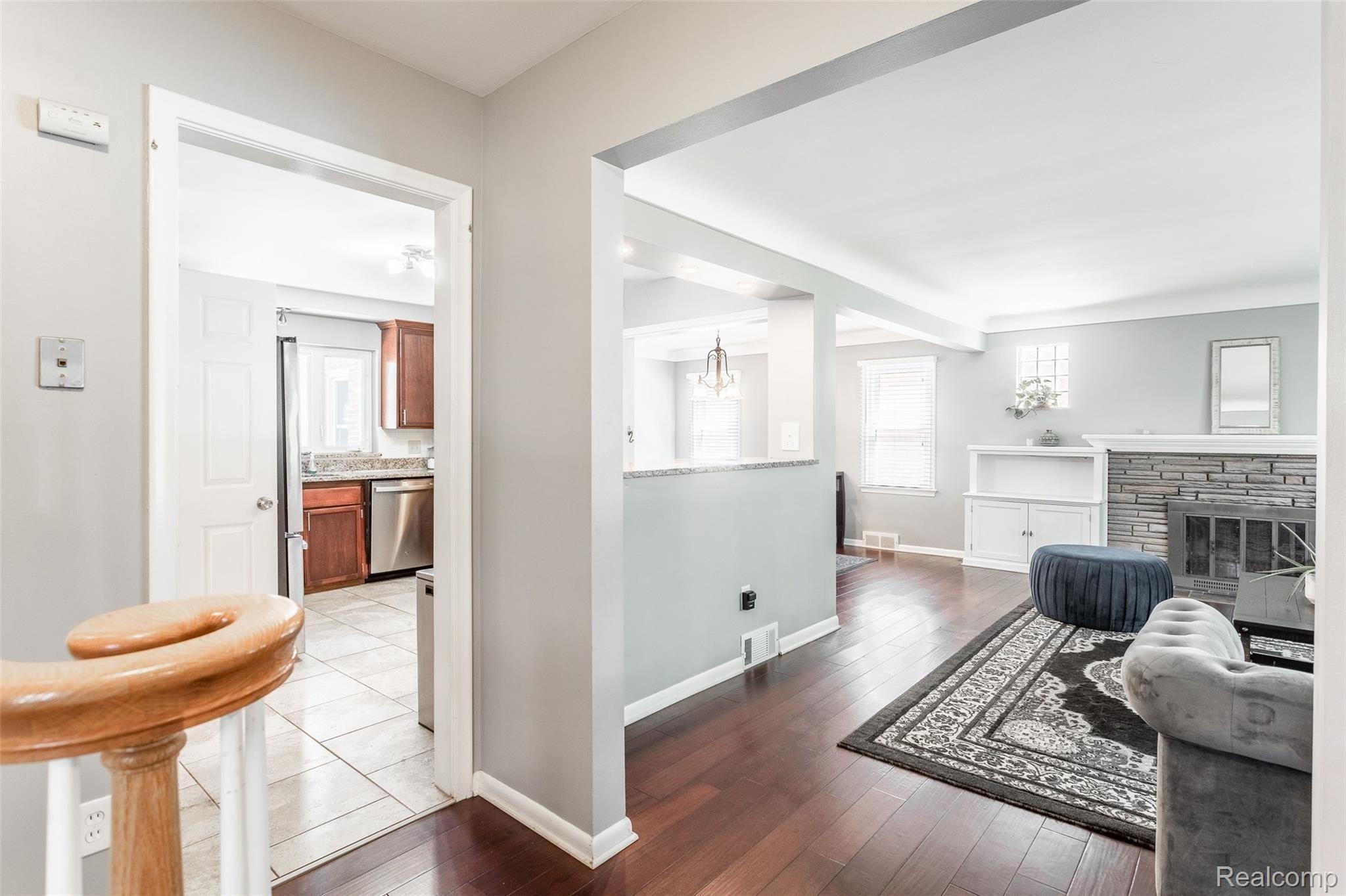 1866 Littlestone Road Grosse Pointe, MI 48236 - Photo 6 of 33 6cJZBSZQ.jpeg