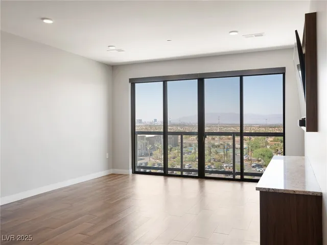 $4,650 | 2460 East Serene Avenue, Unit 509, Henderson, NV 89074