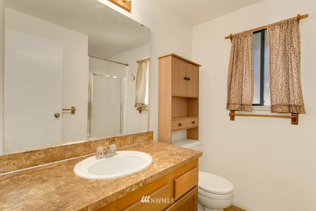 15710 Southeast 167th Place Renton, WA 98058 - Photo 13 of 22 Gallery Image 13