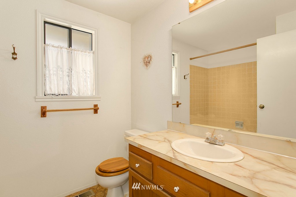 15710 Southeast 167th Place Renton, WA 98058 - Photo 15 of 22 Gallery Image 15