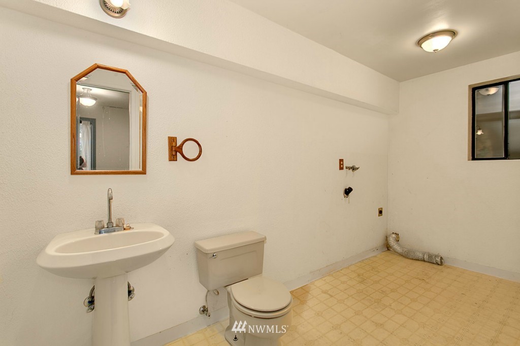 15710 Southeast 167th Place Renton, WA 98058 - Photo 16 of 22 Gallery Image 16