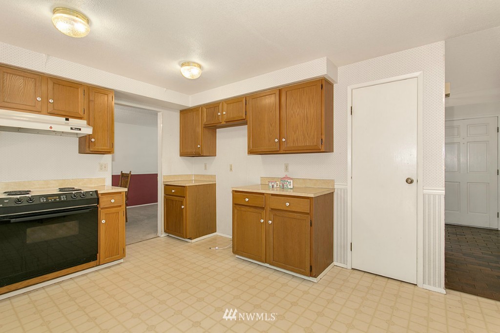 15710 Southeast 167th Place Renton, WA 98058 - Photo 8 of 22 Gallery Image 8