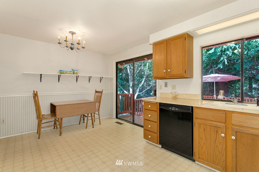 15710 Southeast 167th Place Renton, WA 98058 - Photo 9 of 22 Gallery Image 9