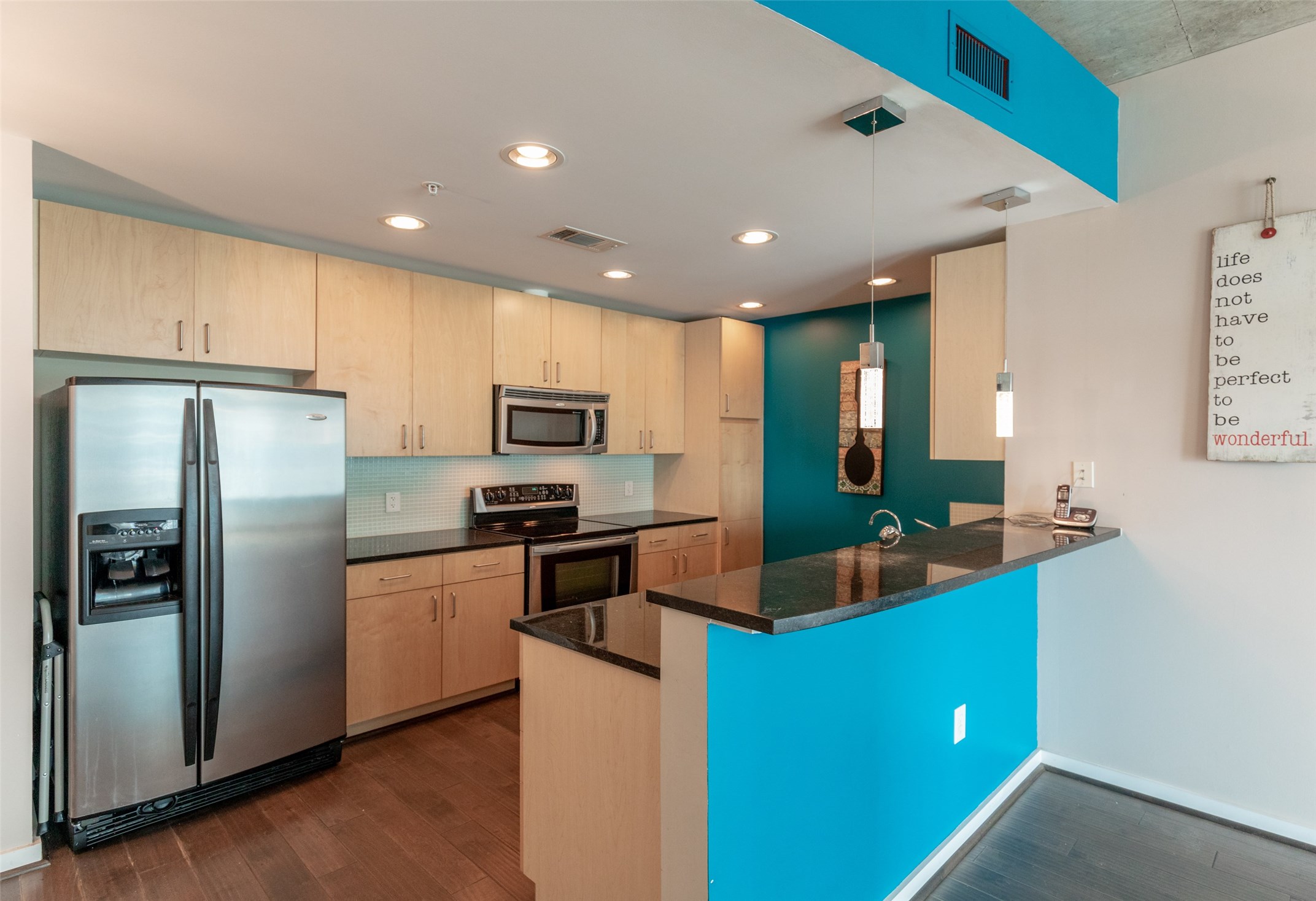 5925 Almeda Road, Unit 11814 Houston, TX 77004 - Photo 14 of 41 Kitchen- Featuring granite counter tops , stainless steel appliances and a nice area to put your favorite bar stools!