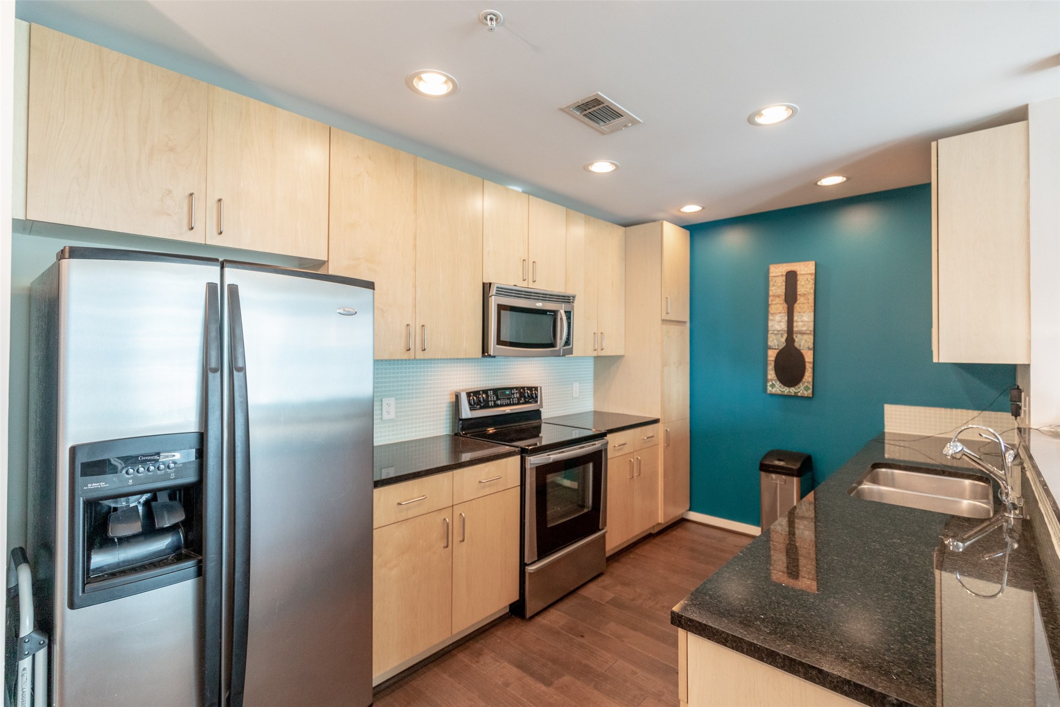 5925 Almeda Road, Unit 11814 Houston, TX 77004 - Photo 15 of 41 Kitchen- With plenty of cabinets and storage!