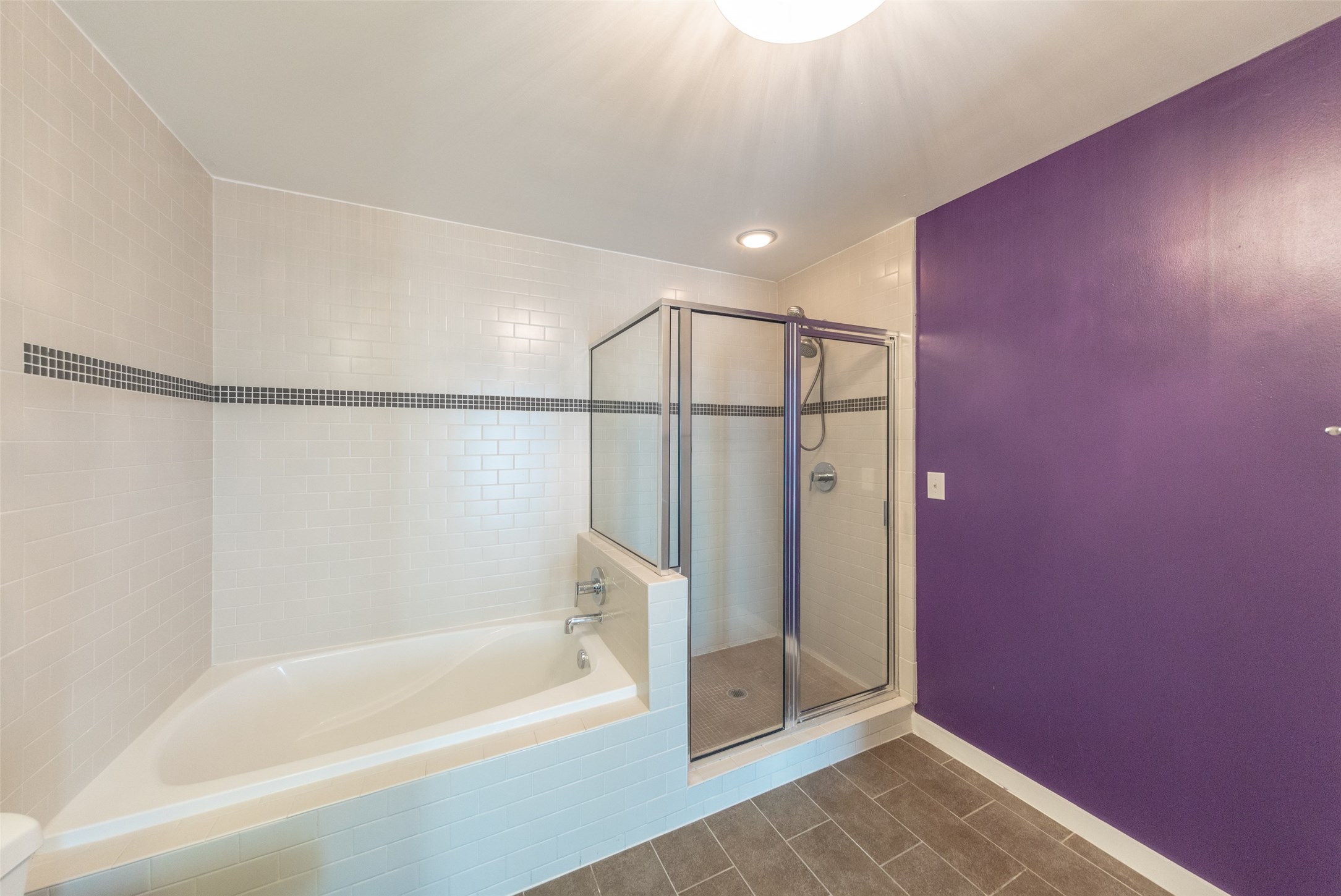 5925 Almeda Road, Unit 11814 Houston, TX 77004 - Photo 23 of 41 Huge master bath features,twin sink, a garden tub and a walk in shower and accent wall...