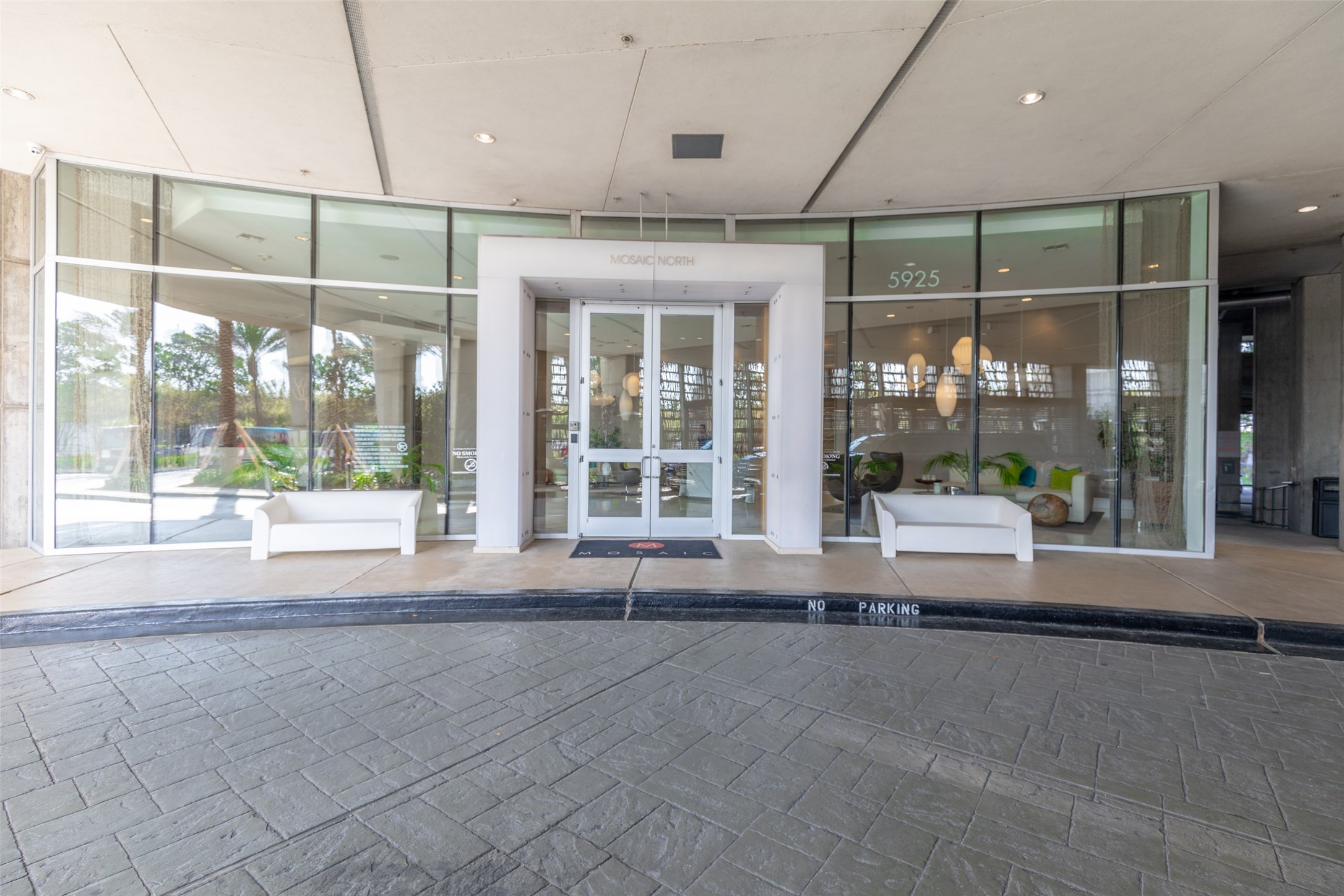 5925 Almeda Road, Unit 11814 Houston, TX 77004 - Photo 33 of 41 North building entrance after you valet your car!