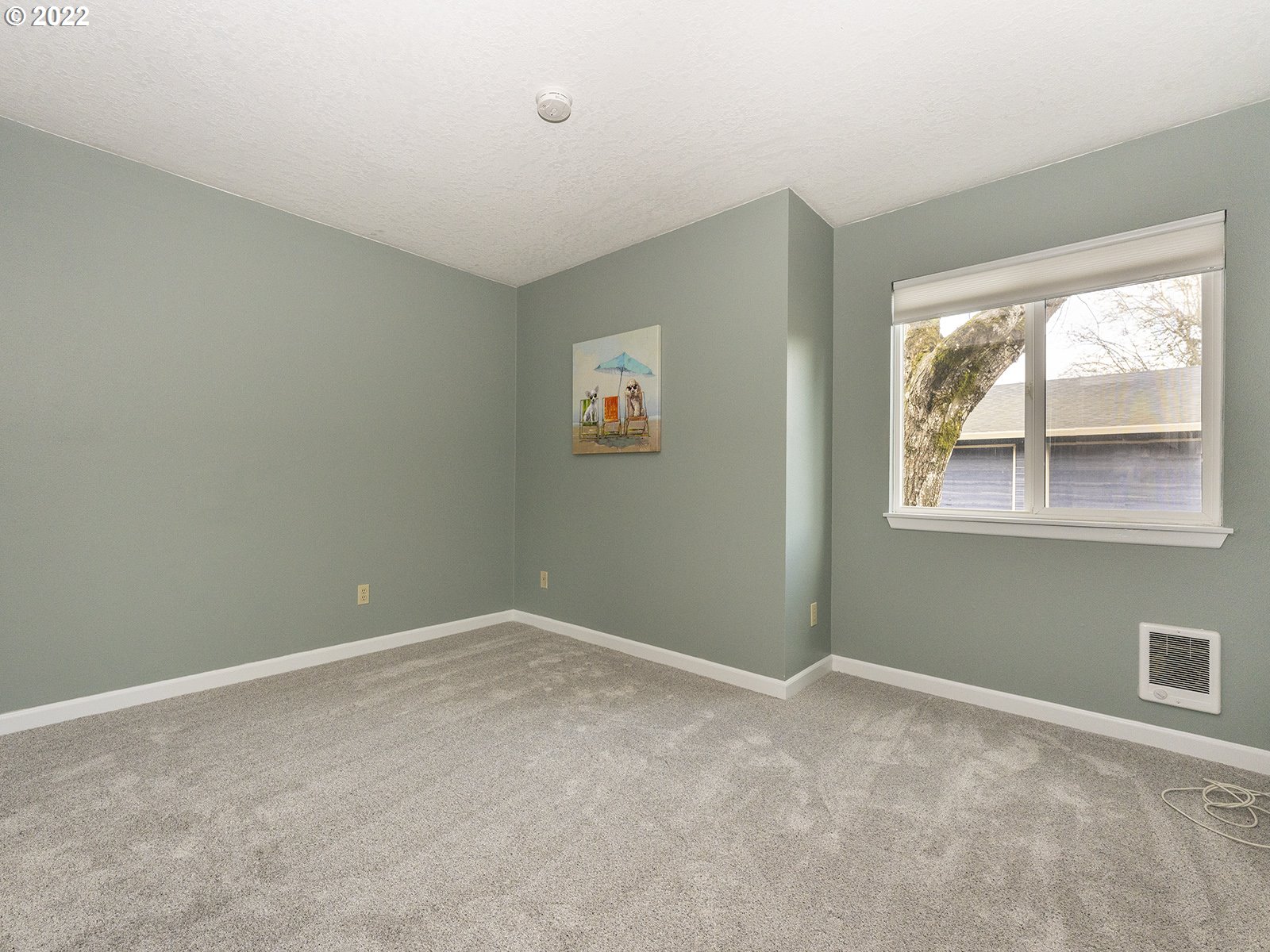 9784 Southwest Tualatin Road Tualatin, OR 97062 - Photo 27 of 32 a view of an empty room with a window