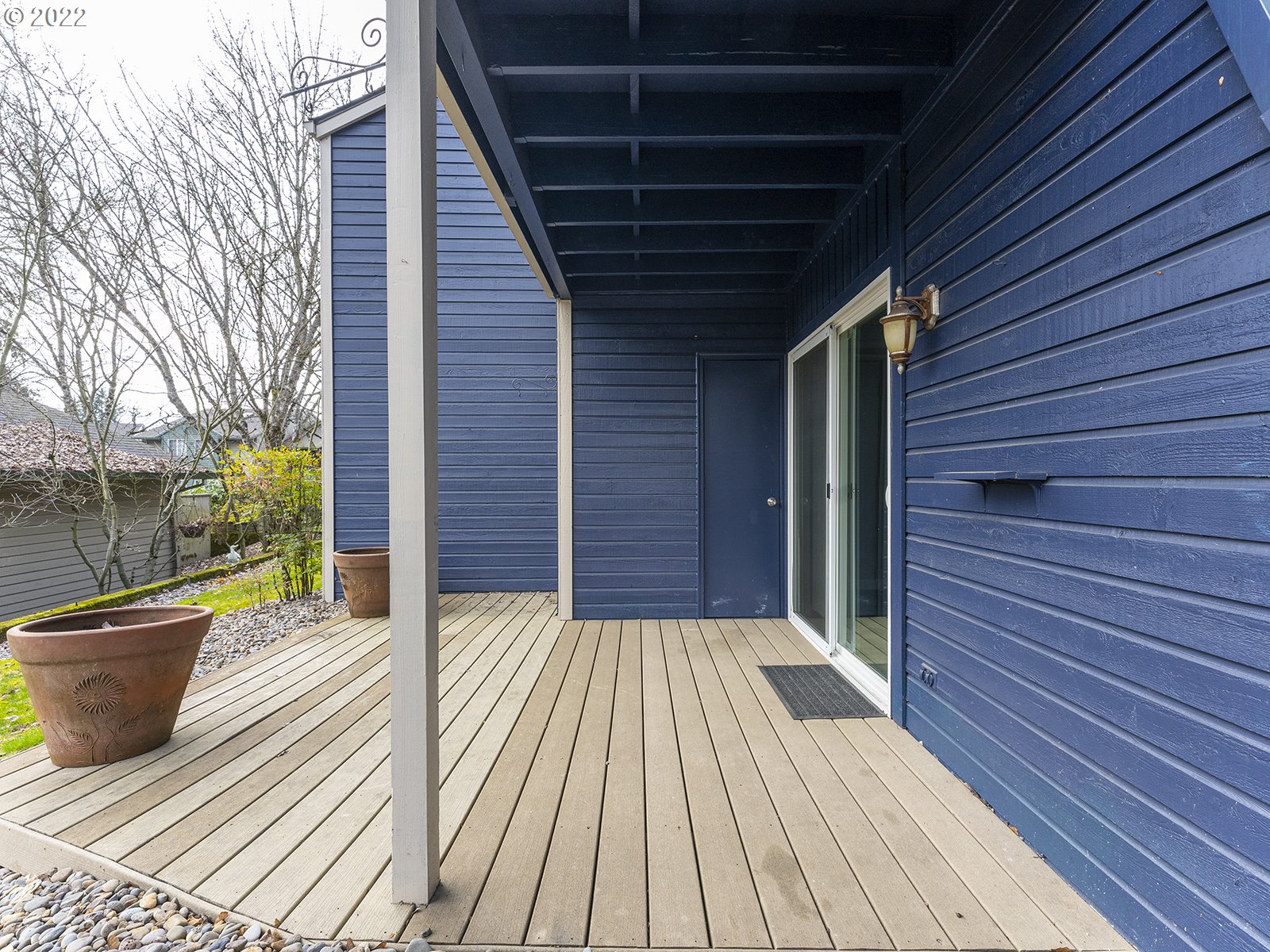 9784 Southwest Tualatin Road Tualatin, OR 97062 - Photo 28 of 32 a view of backyard with wooden fence and large trees