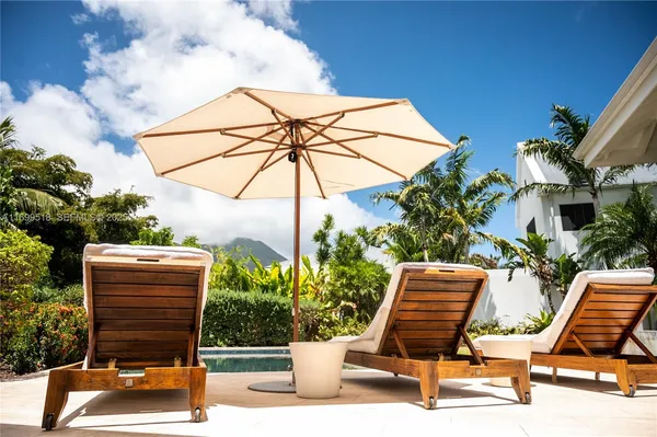$4,550,000 | 2015 Villas At Pinney's Beach, Unit 2015, Nevis, 0 56467