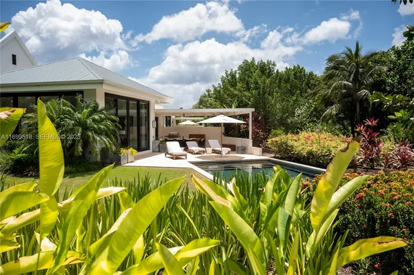 $4,550,000 | 2015 Villas At Pinney's Beach, Unit 2015, Nevis, 0 56467