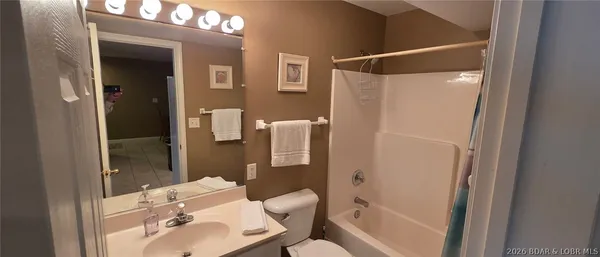 $375,000 | 4800 Eagleview Drive, Unit 611, Osage Beach, MO 65065