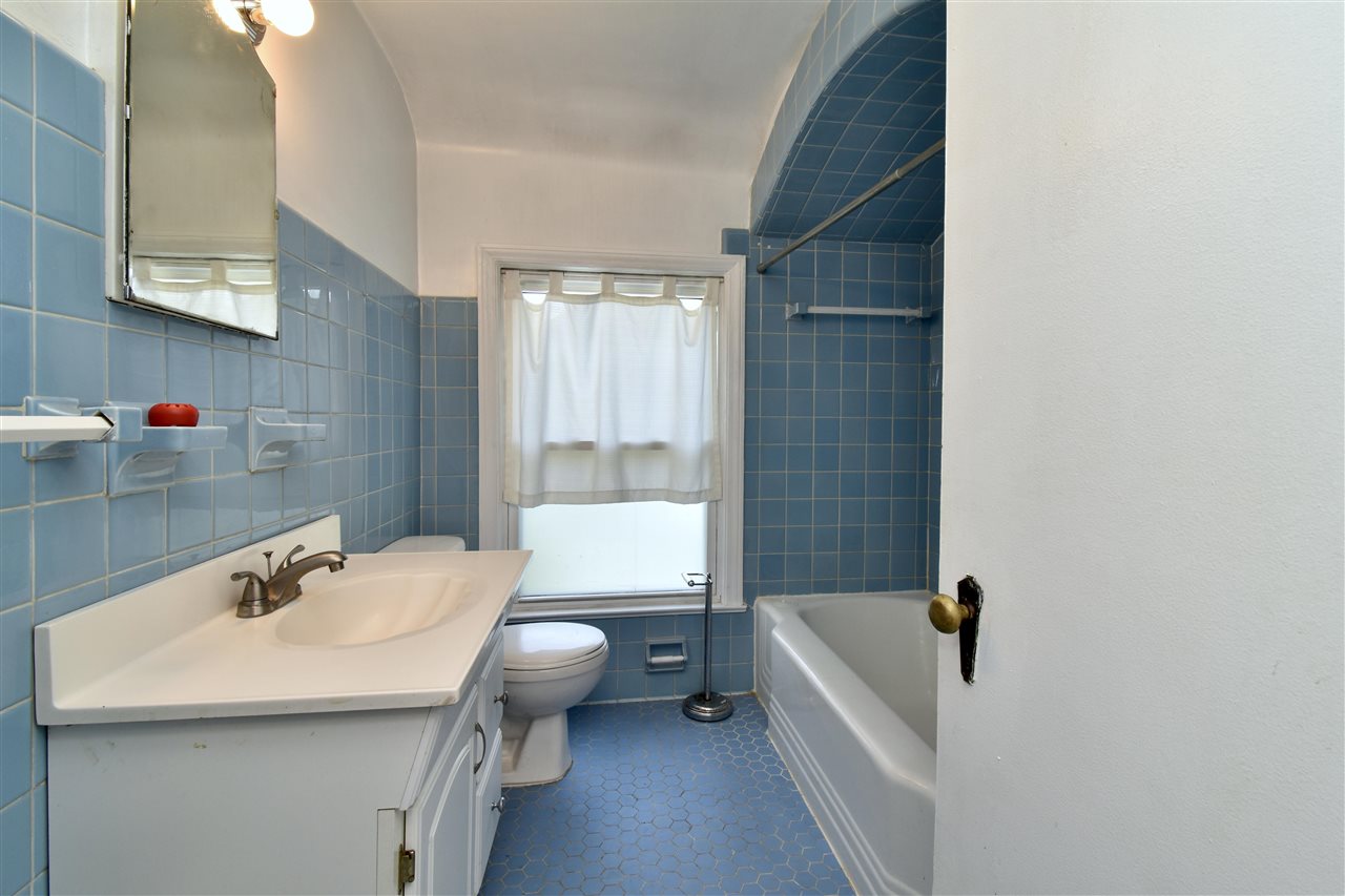 131 Muir Road Grosse Pointe, MI 48236 - Photo 17 of 21 50073315-16.JPG