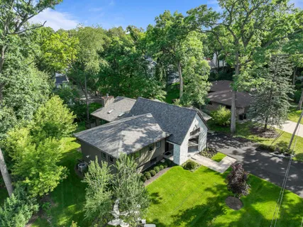$1,795,000 | 853 Sauganash Drive, Fontana, WI 53125