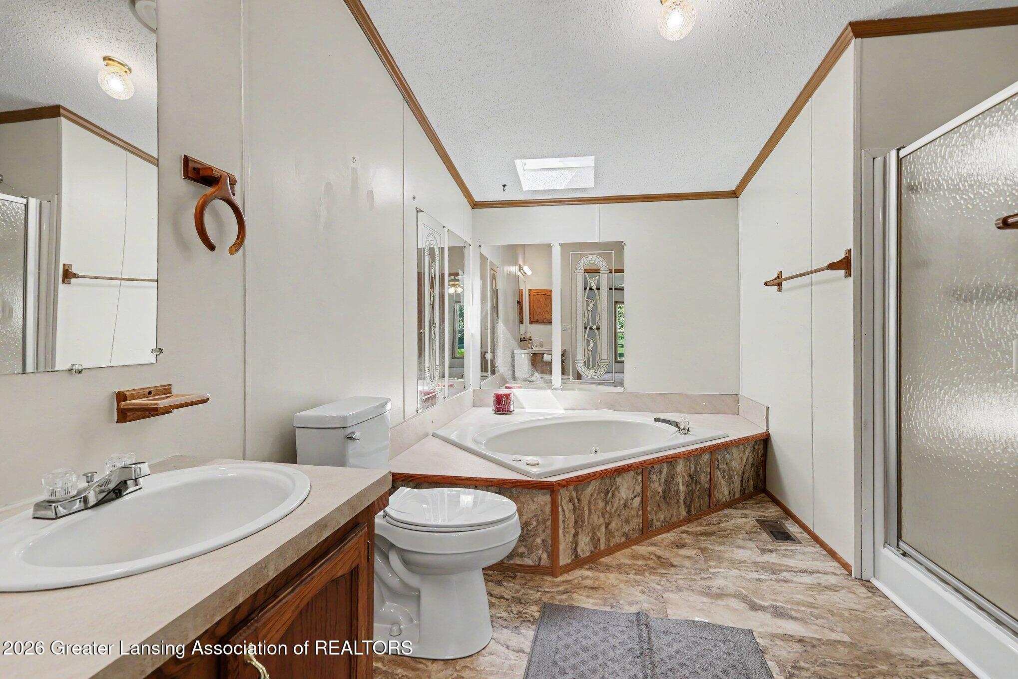 4270 Trumble Road Jackson, MI 49201 - Photo 23 of 31 Primary Bathroom