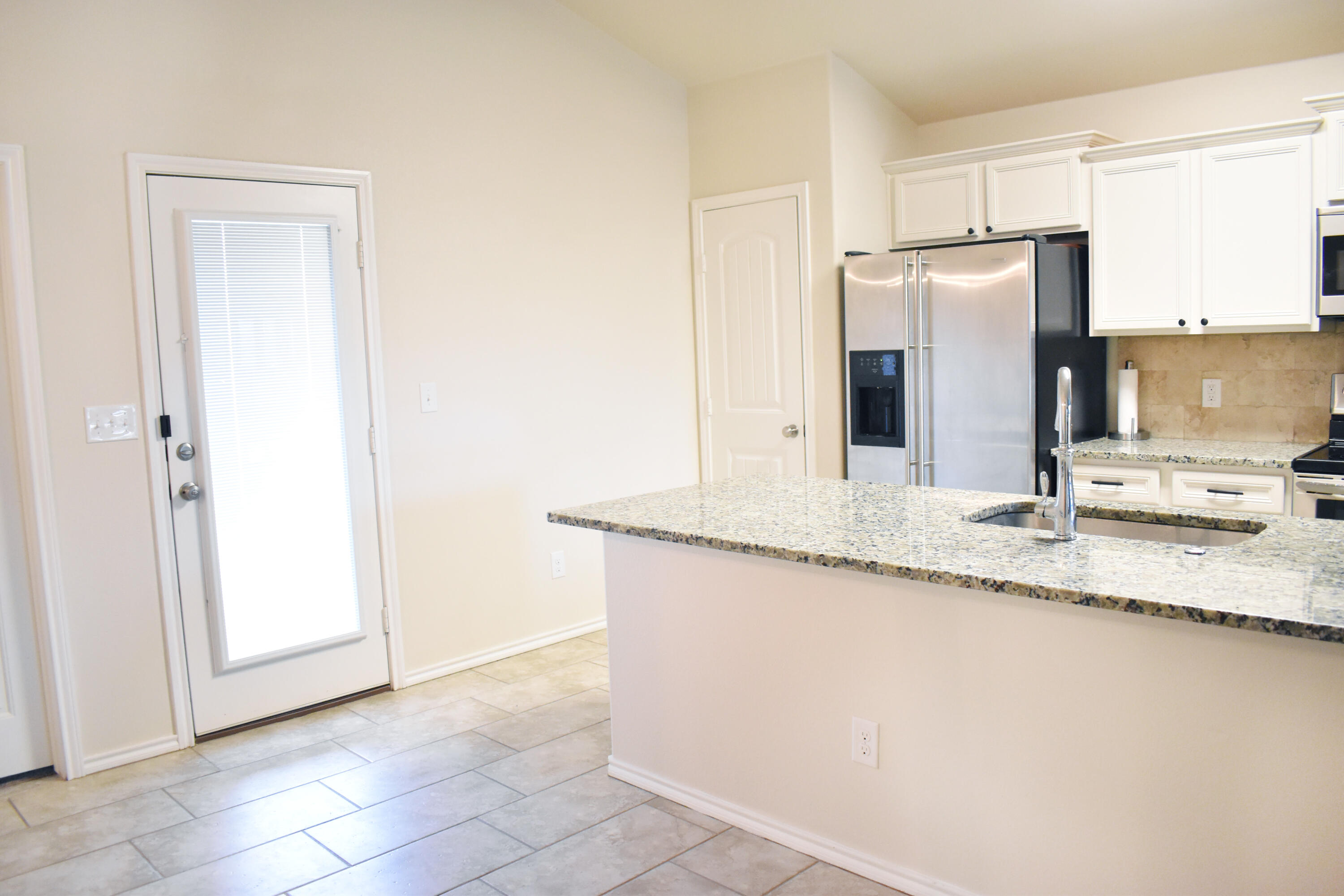 7012 34th Place Lubbock, TX 79407 - Photo 11 of 28 kitchen