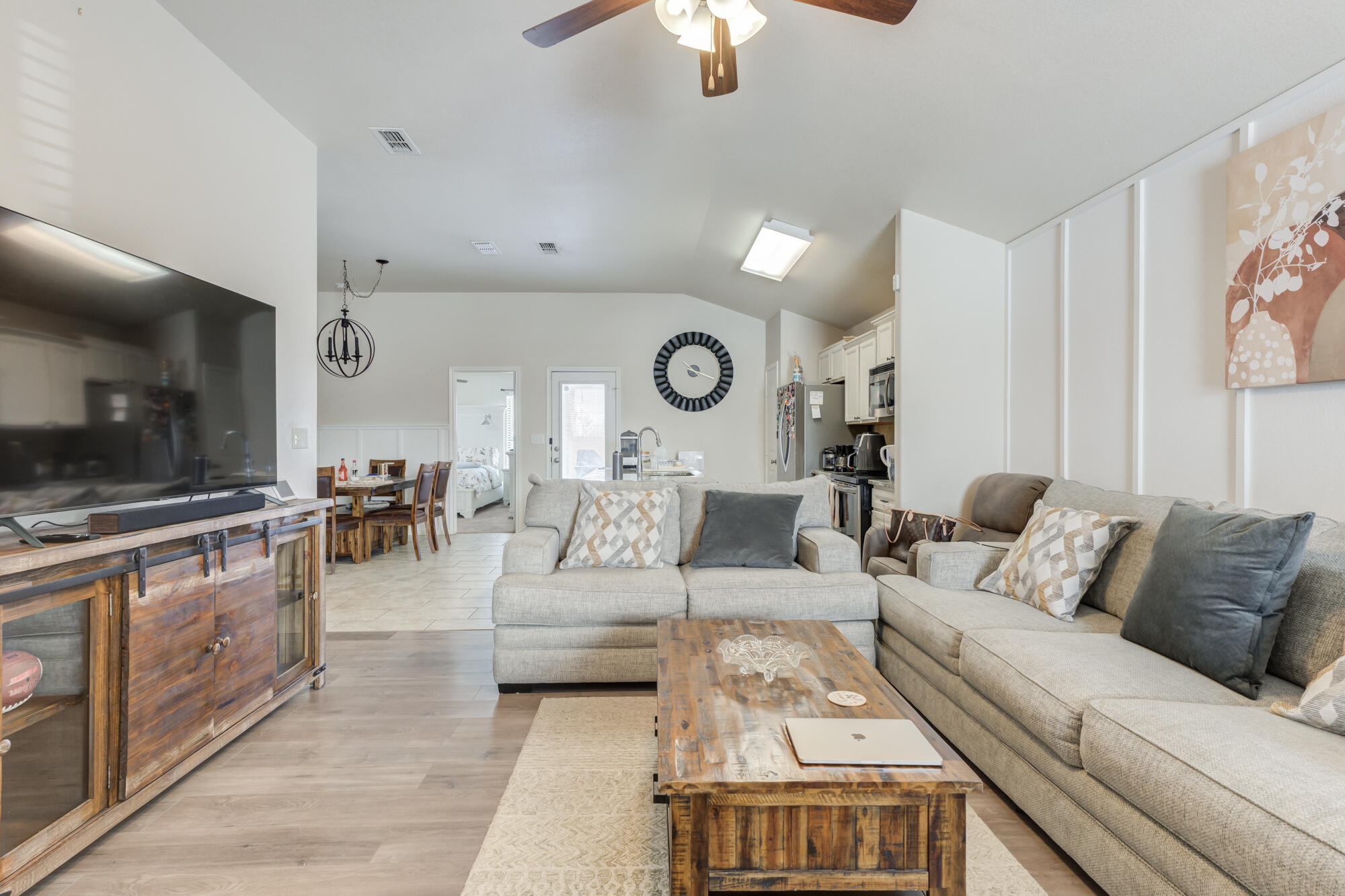 7012 34th Place Lubbock, TX 79407 - Photo 8 of 28 7012-34th-Pl_18_Living-Room
