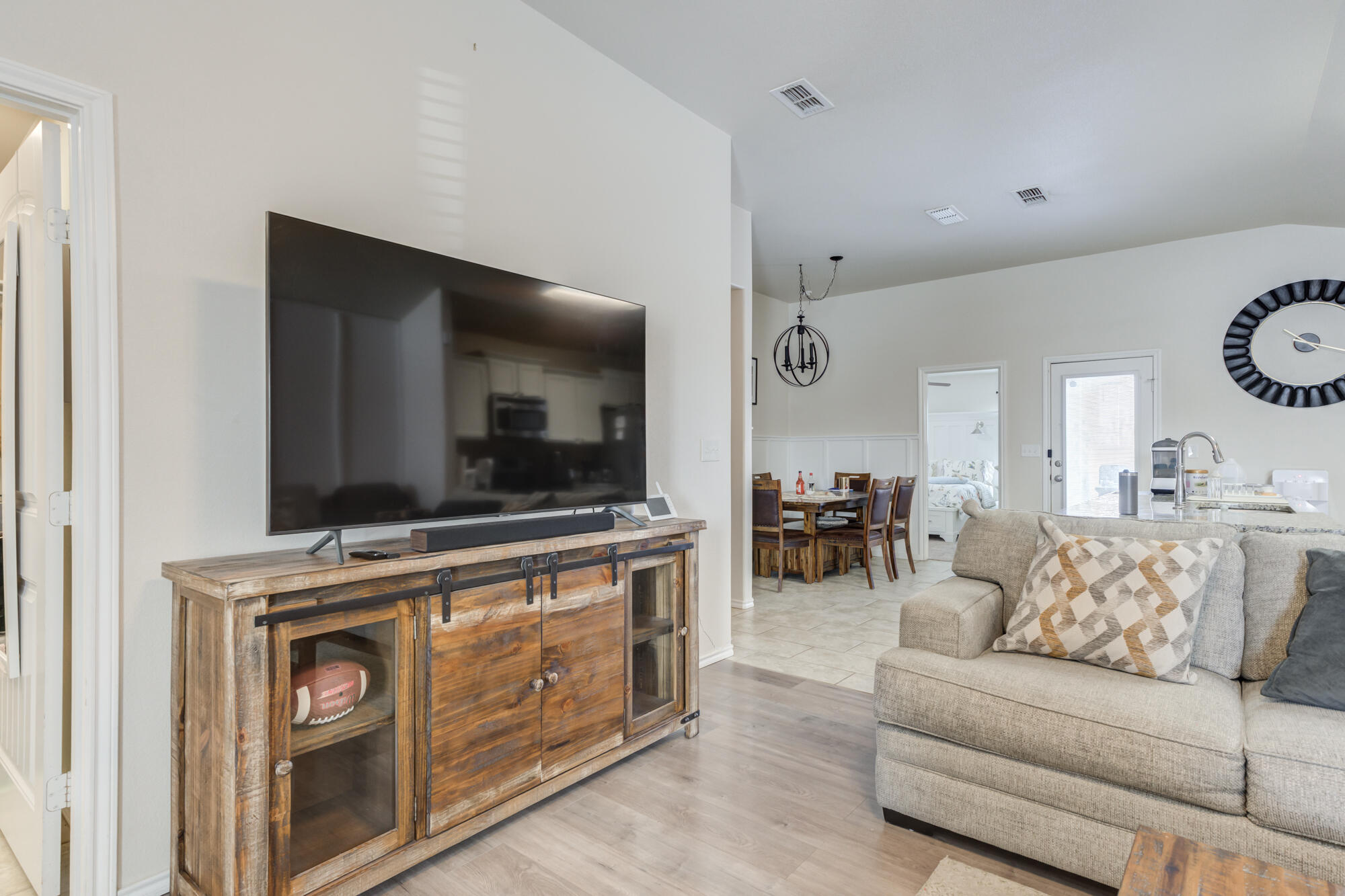 7012 34th Place Lubbock, TX 79407 - Photo 10 of 28 7012-34th-Pl_19_Living-Room