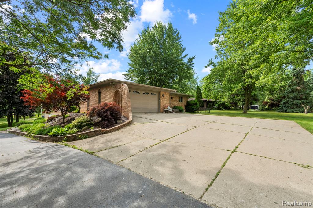 945 East Gunn Road Rochester, MI 48306 - Photo 24 of 55