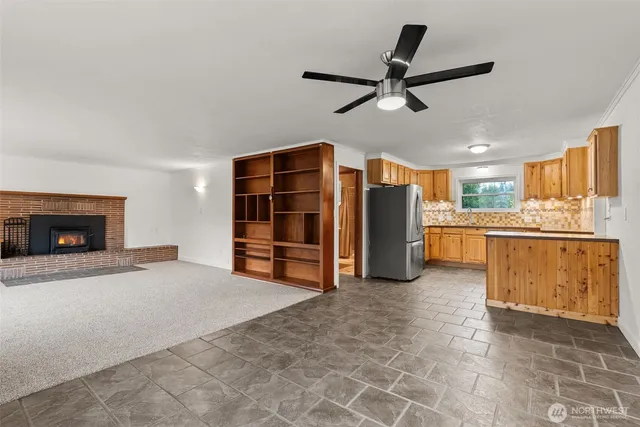 a view of a livingroom with a ceiling fan and window