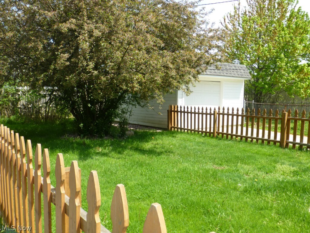 4135 Lambert Road Cleveland, OH 44121 - Photo 14 of 15