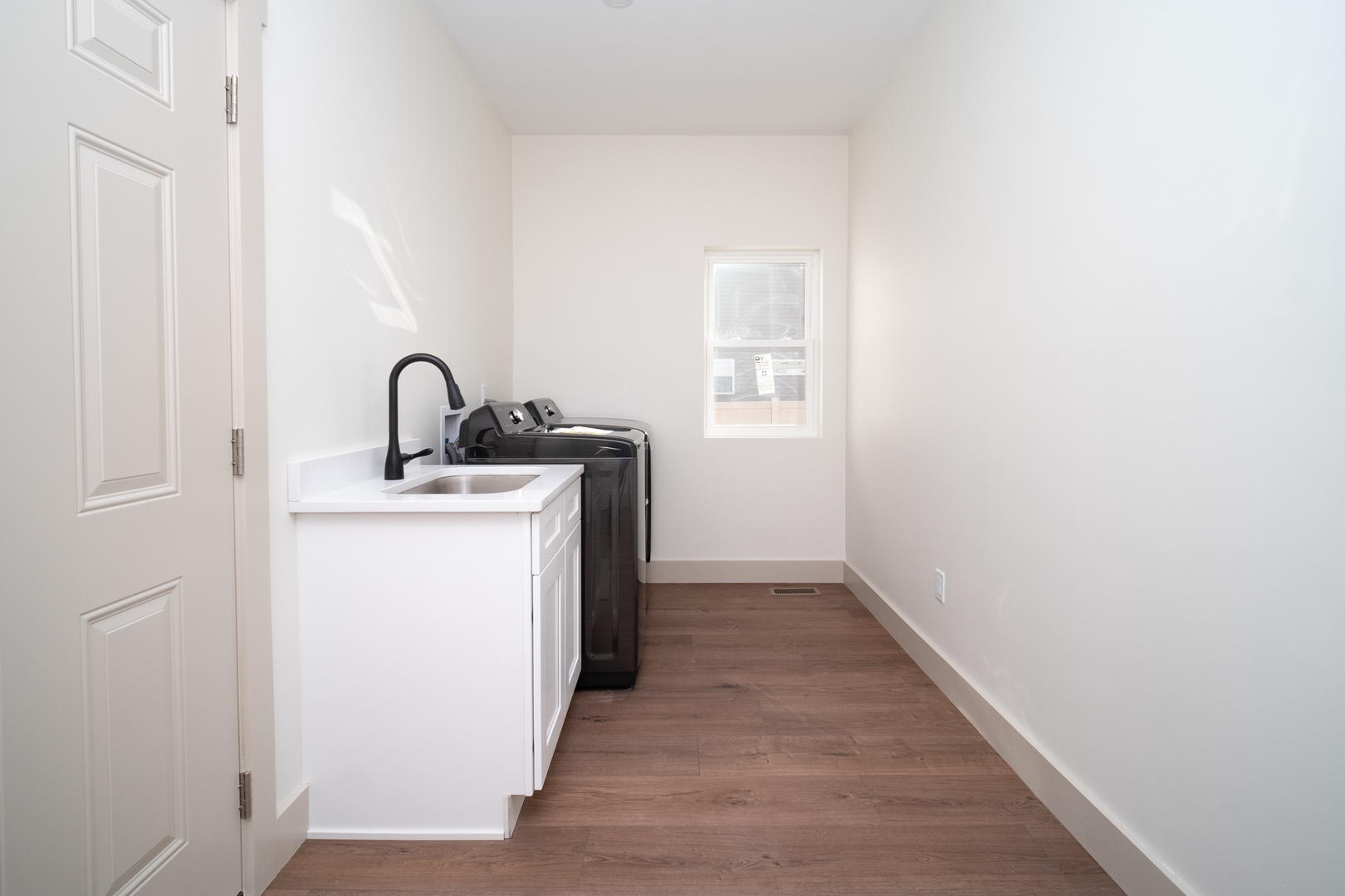 550 Cross Plains Road Rockford, IL 61107 - Photo 16 of 34 a room with a sink and a mirror