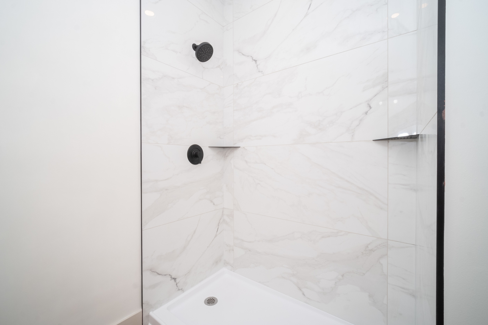 550 Cross Plains Road Rockford, IL 61107 - Photo 23 of 34 a bathroom with a shower