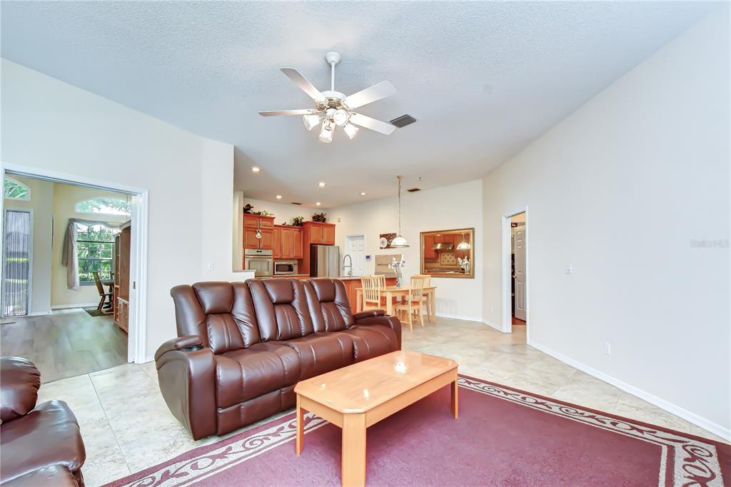 4916 Willow Ridge Terrace Valrico, FL 33596 - Photo 10 of 38