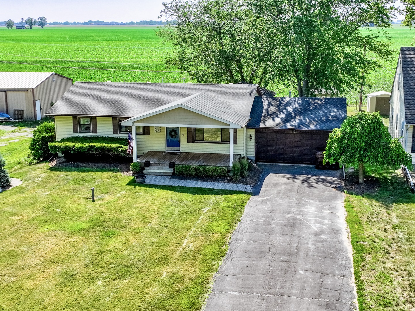 3248 River Road Kankakee, IL 60901 - Photo 18 of 32 a front view of a house with garden
