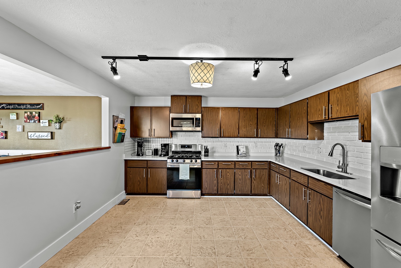 3248 River Road Kankakee, IL 60901 - Photo 5 of 32 a kitchen with stainless steel appliances granite countertop a sink and cabinets