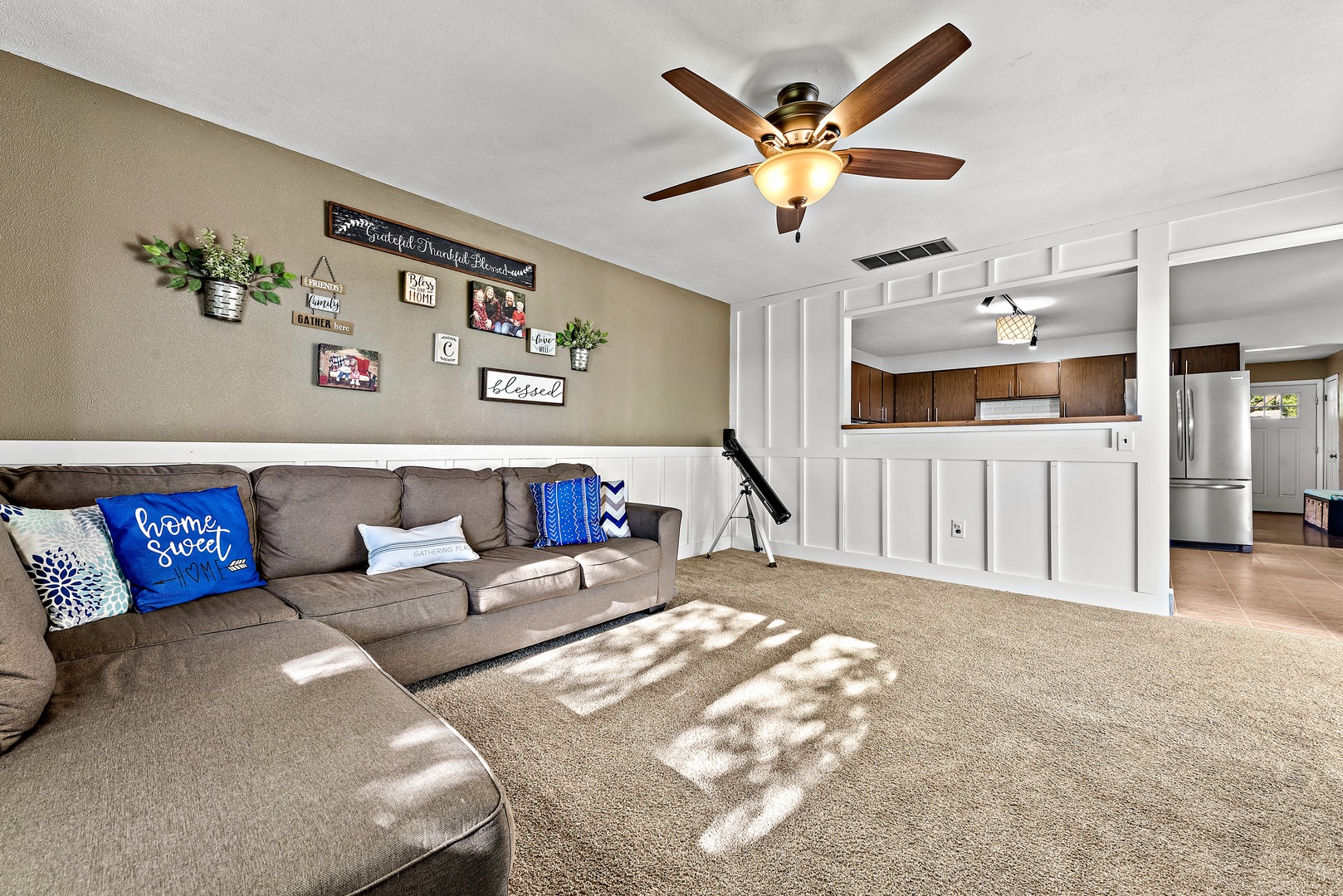 3248 River Road Kankakee, IL 60901 - Photo 8 of 32 a living room with furniture and a large window