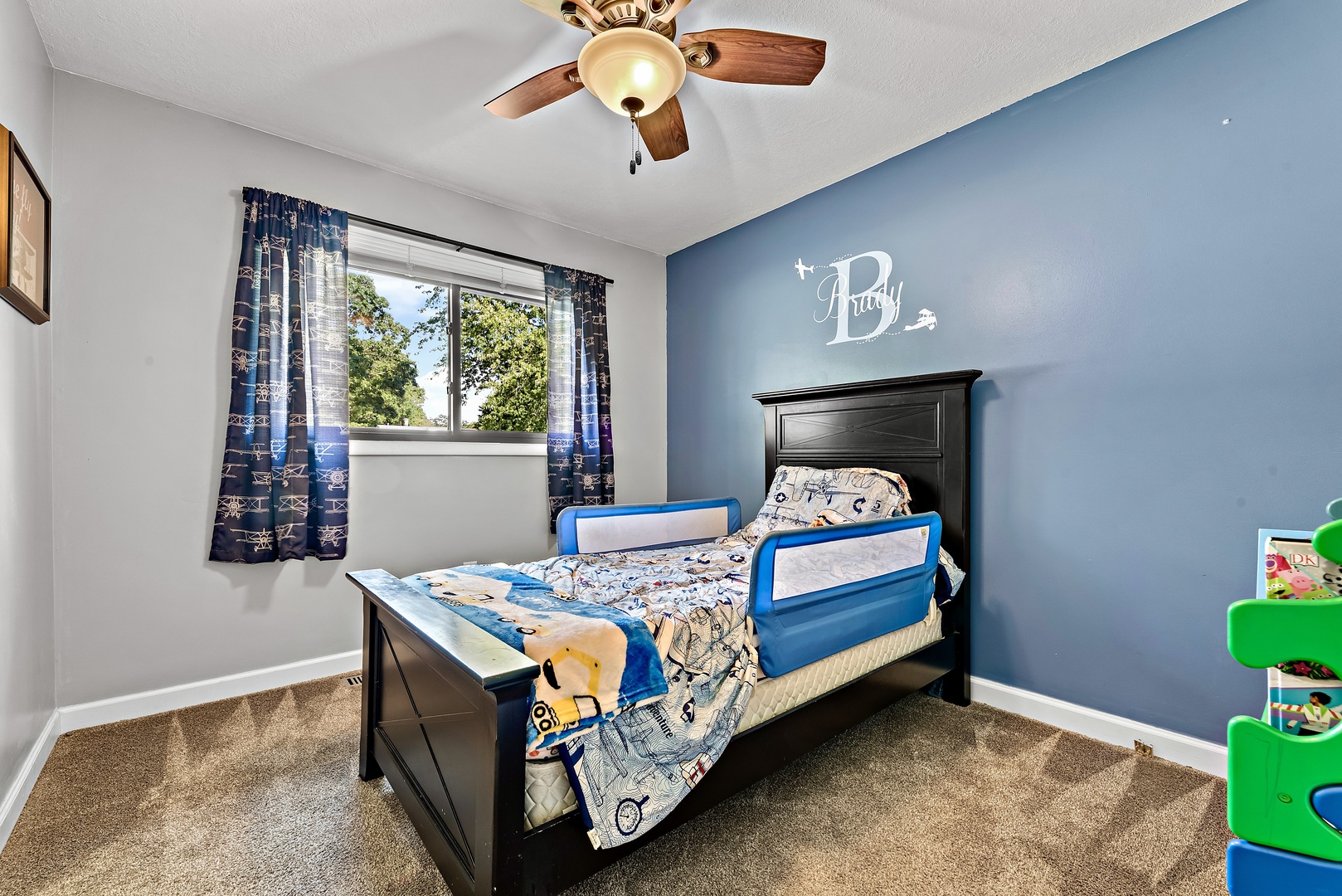 3248 River Road Kankakee, IL 60901 - Photo 9 of 32 a bed room with a bed and a window