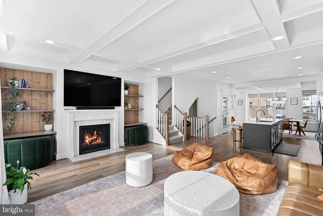 $960,000 | 5237 Ridgeview Retreat Drive, Chantilly, VA 20151