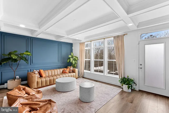 $960,000 | 5237 Ridgeview Retreat Drive, Chantilly, VA 20151