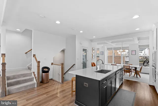 $960,000 | 5237 Ridgeview Retreat Drive, Chantilly, VA 20151