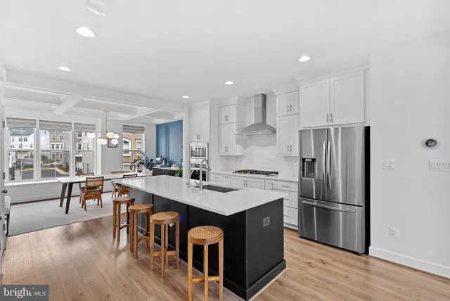 $960,000 | 5237 Ridgeview Retreat Drive, Chantilly, VA 20151