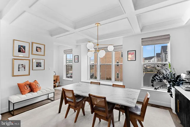 $960,000 | 5237 Ridgeview Retreat Drive, Chantilly, VA 20151