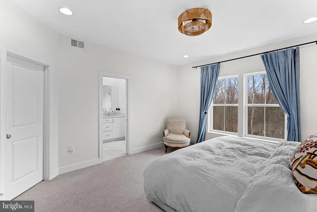 $960,000 | 5237 Ridgeview Retreat Drive, Chantilly, VA 20151