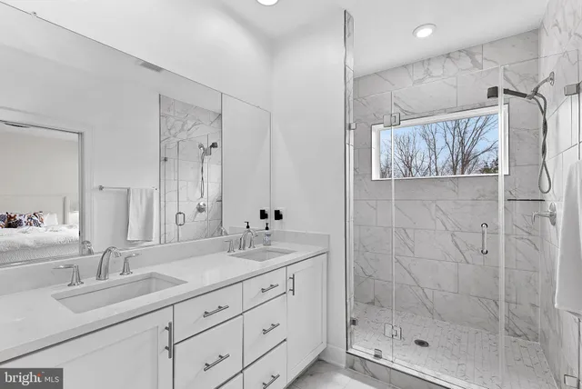 $960,000 | 5237 Ridgeview Retreat Drive, Chantilly, VA 20151