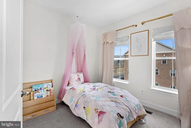 $960,000 | 5237 Ridgeview Retreat Drive, Chantilly, VA 20151