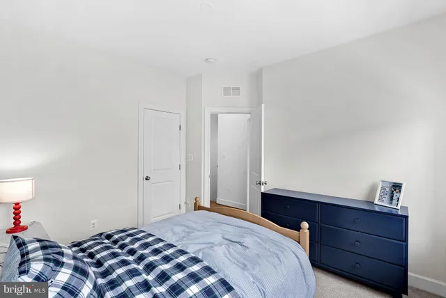 $960,000 | 5237 Ridgeview Retreat Drive, Chantilly, VA 20151