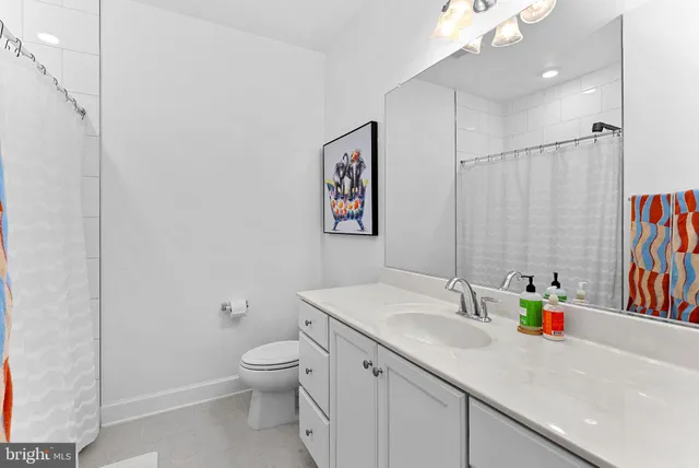 $960,000 | 5237 Ridgeview Retreat Drive, Chantilly, VA 20151