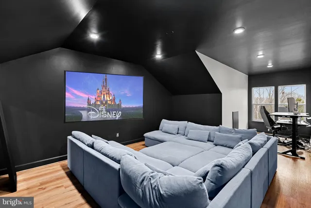 $960,000 | 5237 Ridgeview Retreat Drive, Chantilly, VA 20151