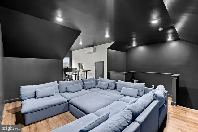 $960,000 | 5237 Ridgeview Retreat Drive, Chantilly, VA 20151