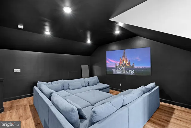 $960,000 | 5237 Ridgeview Retreat Drive, Chantilly, VA 20151